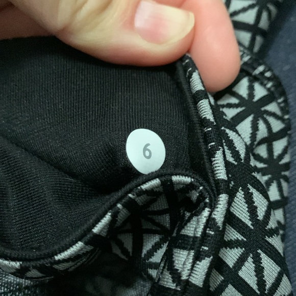 Lululemon Black Grey Leggings Sz 6 - Picture 6 of 6